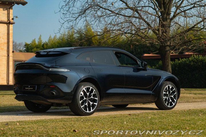 Aston Martin DBX 2021