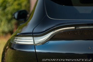 Aston Martin DBX  2021