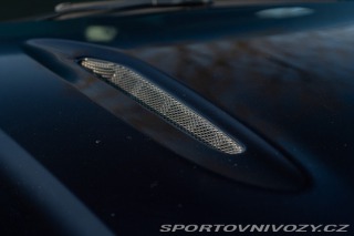 Aston Martin DBX  2021