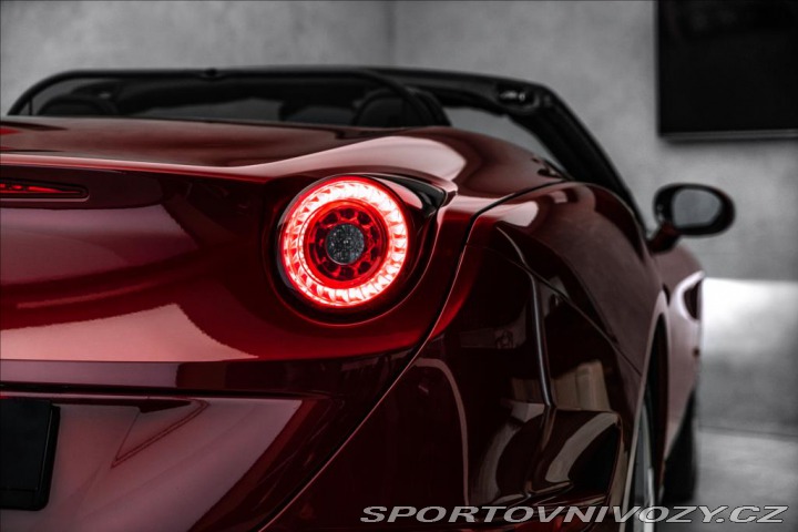 Ferrari California T bicolor, rosso k 2015