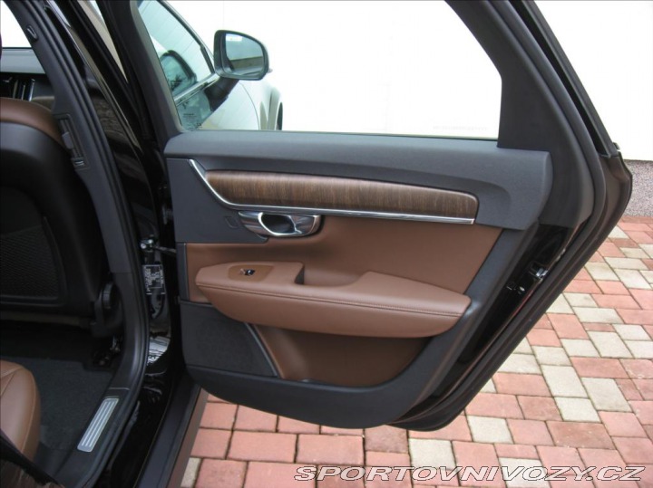 Volvo V90 2,0 B5 235PS Cross Count 2021