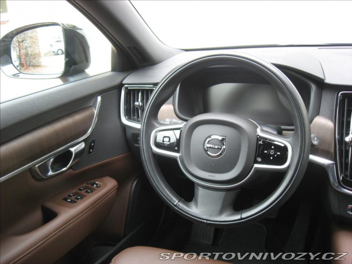 Volvo V90 2,0 B5 235PS Cross Count 2021