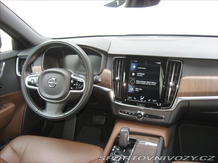 Volvo V90 2,0 B5 235PS Cross Count 2021