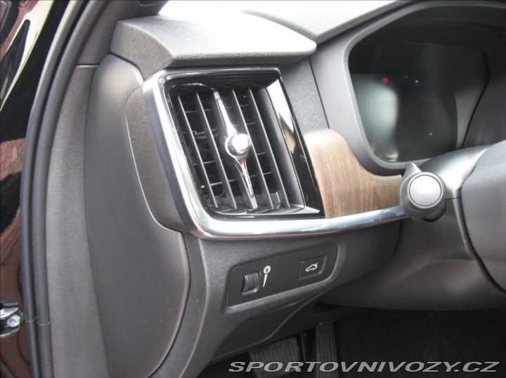 Volvo V90 2,0 B5 235PS Cross Count 2021