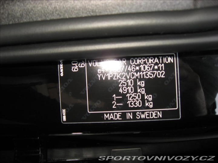 Volvo V90 2,0 B5 235PS Cross Count 2021