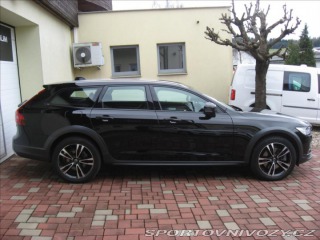 Volvo V90 2,0 B5 235PS  Cross Count 2021