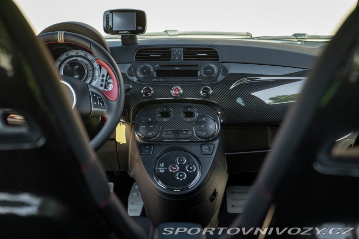 Abarth 695 TRIBUTO FERRARI 2010