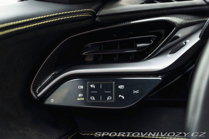 Ferrari SF90 Spider/Lift/Carbon/JBL 1800