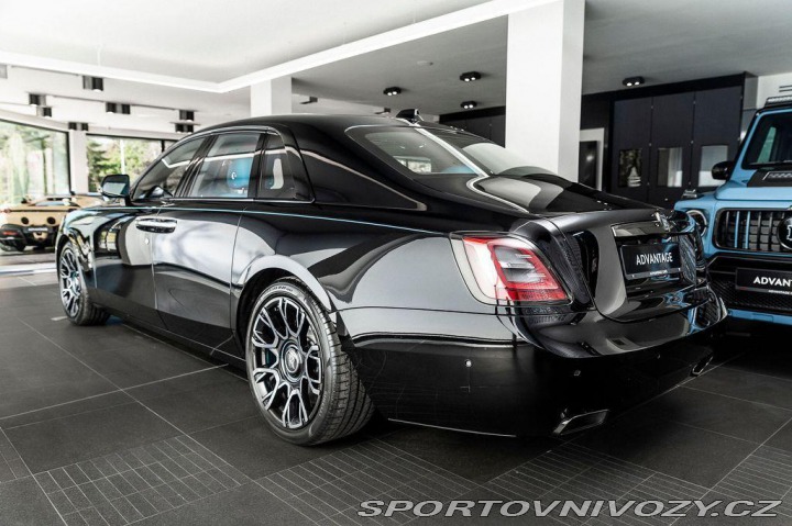 Rolls Royce Ghost Black Badge / Skladem 1800