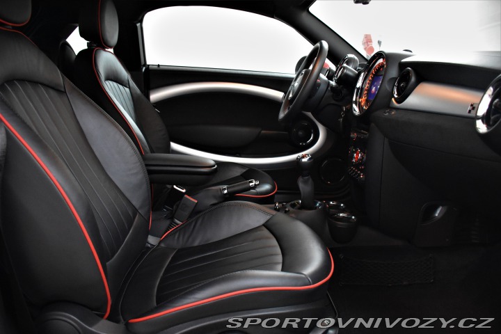 Mini Cooper JCW COUPE 2011
