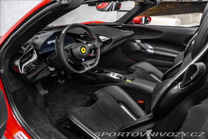 Ferrari SF90 Spider, lift, kamera OV, 2024