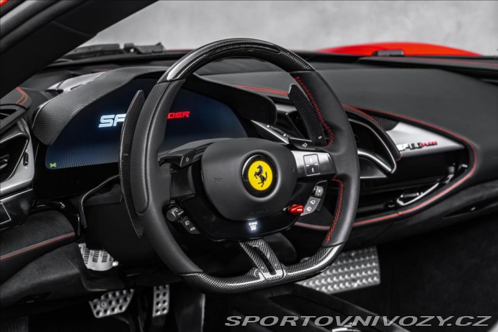 Ferrari SF90 Spider, lift, kamera OV, 2024