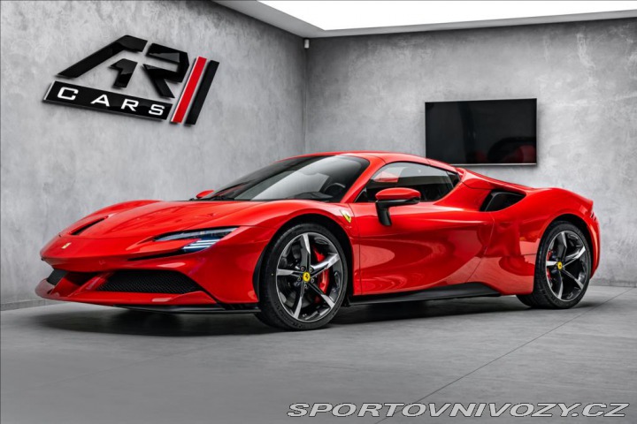 Ferrari SF90 Spider, lift, kamera OV, 2024