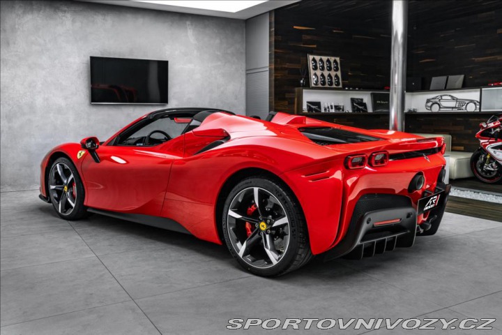 Ferrari SF90 Spider, lift, kamera  OV, 2024