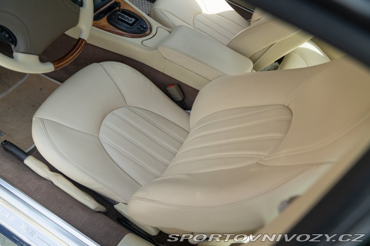 Jaguar XKR 2000