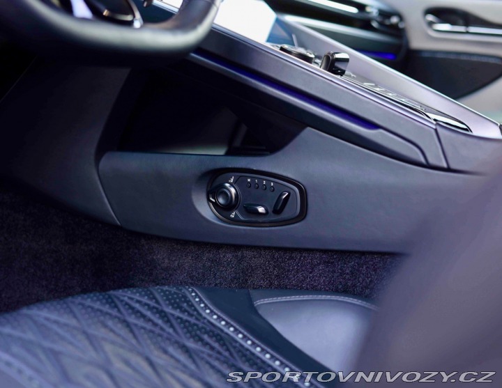 Aston Martin DB12 DB12 Coupé *IHNEĎ k DISP 2023
