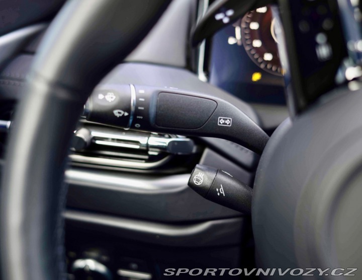 Aston Martin DB12 DB12 Coupé *IHNEĎ k DISP 2023