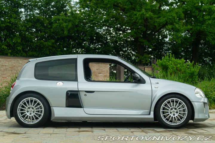 Renault Clio Sport V6 phase 1 2002