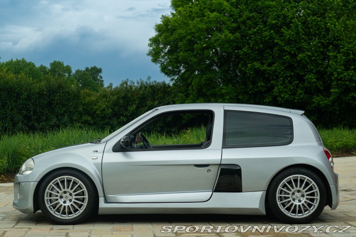 Renault Clio Sport V6 phase 1 2002