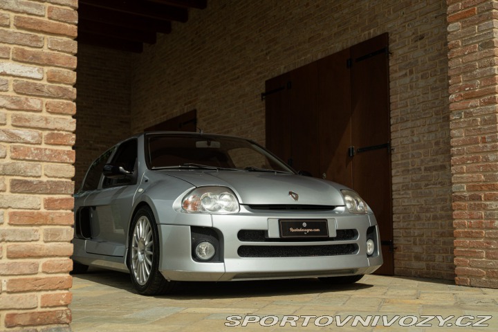 Renault Clio Sport V6 phase 1 2002
