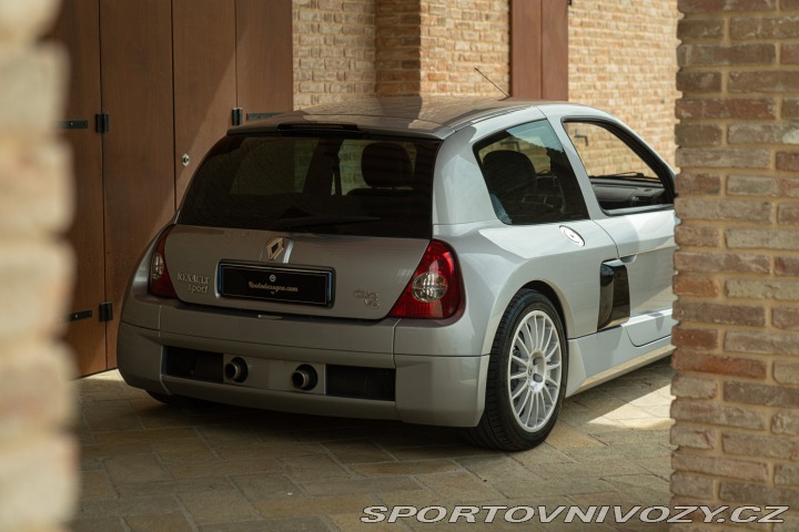 Renault Clio Sport V6 phase 1 2002