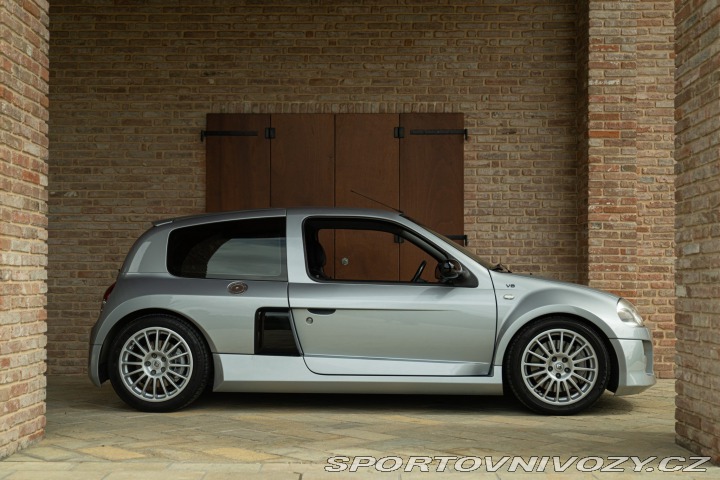 Renault Clio Sport V6 phase 1 2002