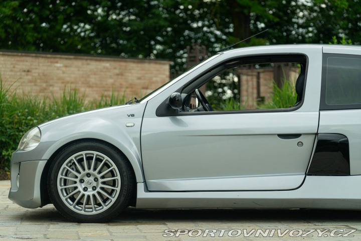 Renault Clio Sport V6 phase 1 2002