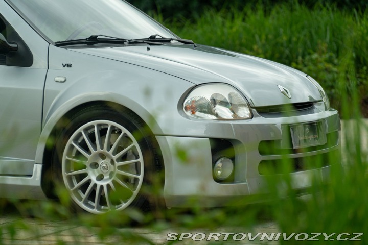 Renault Clio Sport V6 phase 1 2002