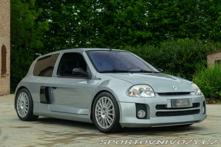 Renault Clio Sport V6 phase 1 2002