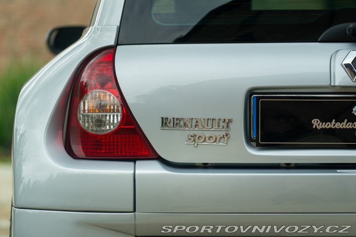 Renault Clio Sport V6 phase 1 2002