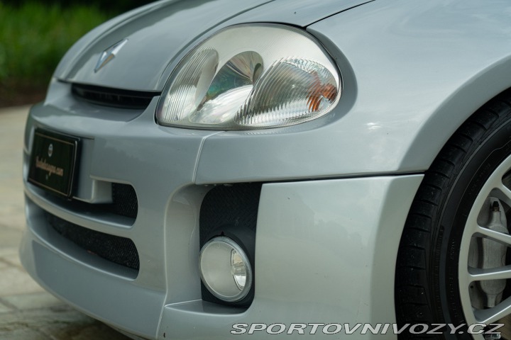 Renault Clio Sport V6 phase 1 2002