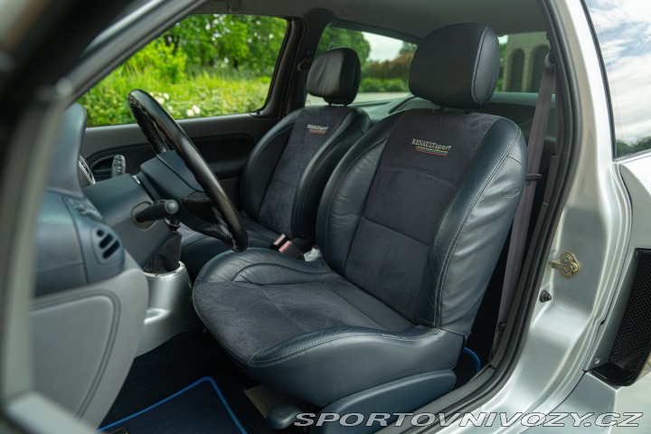 Renault Clio Sport V6 phase 1 2002