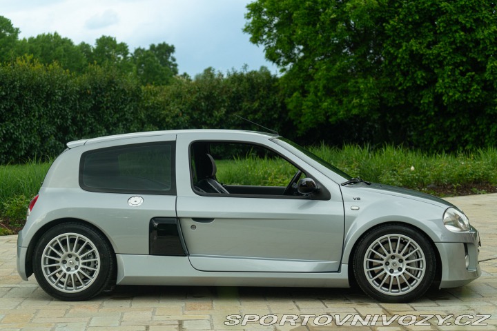 Renault Clio Sport V6 phase 1 2002