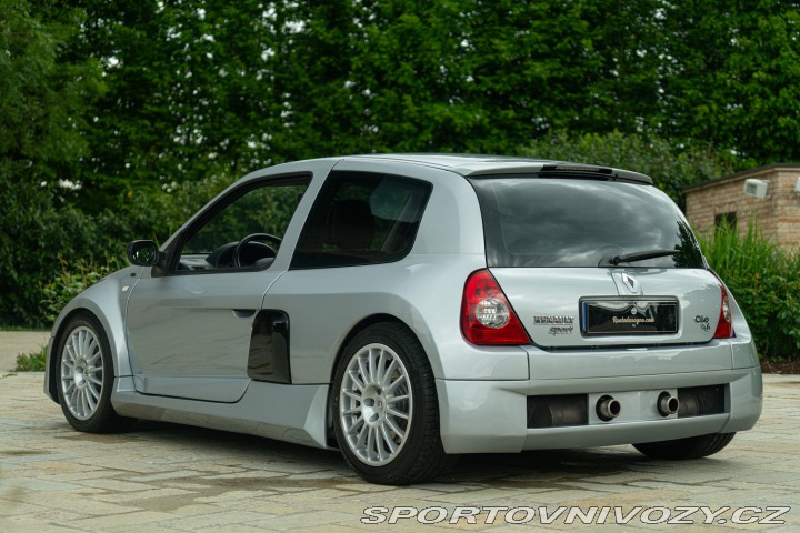 Renault Clio Sport V6 phase 1 2002