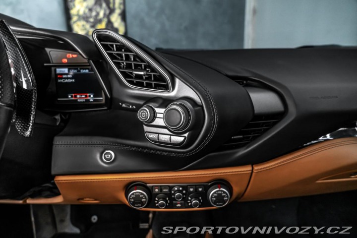 Ferrari 488 GTB KARBON/JBL/LIFT/LED/D 2015