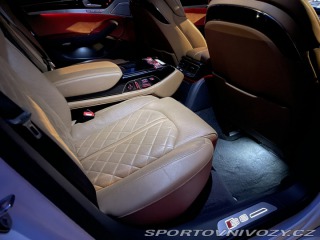 Audi S8  2015