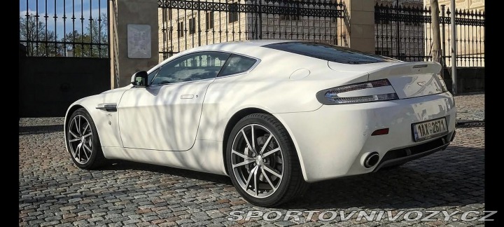 Aston Martin Vantage kupé 2010
