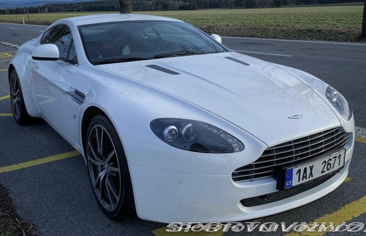 Aston Martin Vantage kupé 2010
