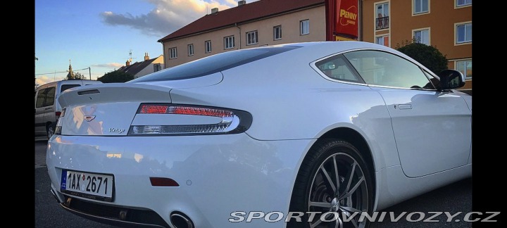 Aston Martin Vantage kupé 2010