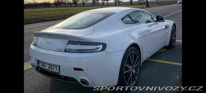 Aston Martin Vantage kupé 2010
