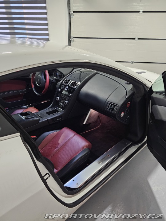 Aston Martin Vantage kupé 2010
