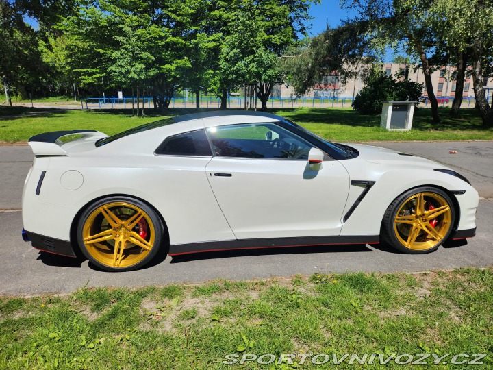 Nissan GT-R R35 2012
