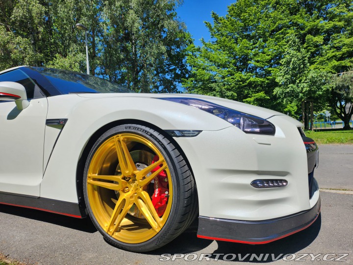 Nissan GT-R R35 2012