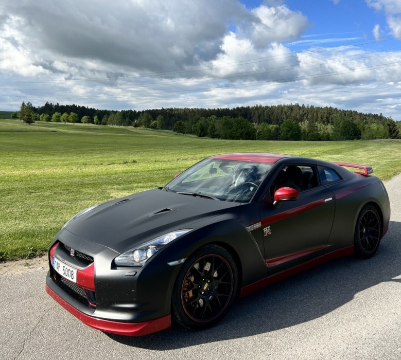 Nissan GT-R 