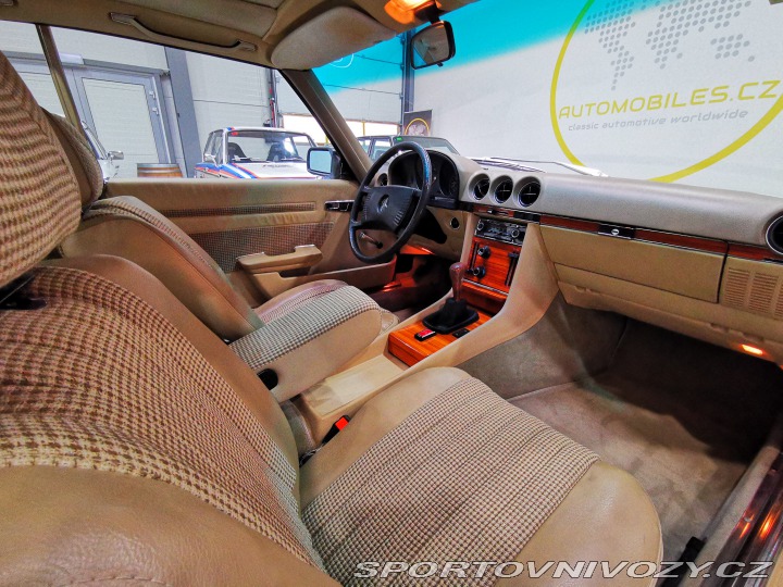 Mercedes-Benz SLC 280 (C107)manuál, testace 1977