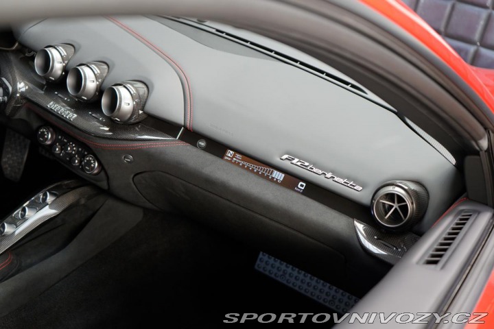 Ferrari F12berlinetta V12 Carbon PasDisplay JBL 2016