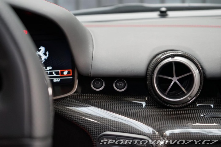 Ferrari F12berlinetta V12 Carbon PasDisplay JBL 2016