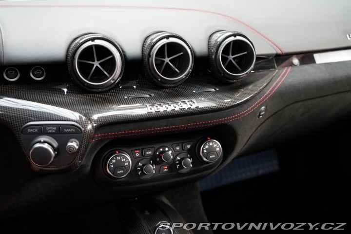 Ferrari F12berlinetta V12 Carbon PasDisplay JBL 2016