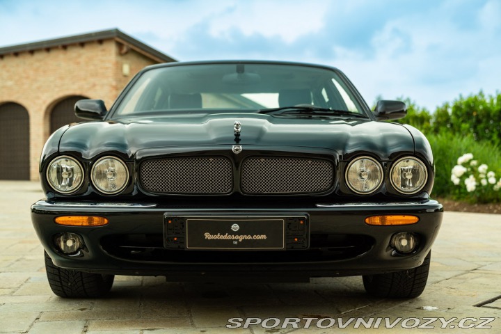 Jaguar XJR 2000