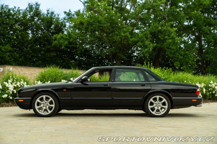 Jaguar XJR 2000